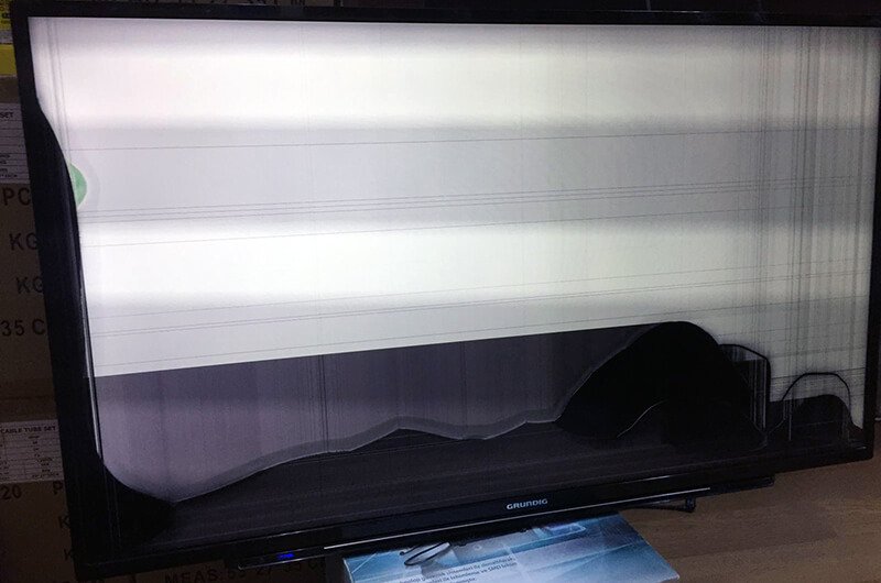 LED TV ekran (panel) arızası: leke ve siyah beyaz çizgiler çıkıyor